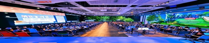 91快活林2026年平台全面升级发布会现场，大屏展示新版本核心功能与界面设计